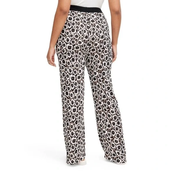 Women's High Waisted Neutral
Sweaterknit Poppy Flare Pants - DVF for
Target M - Picture 3 of 5
